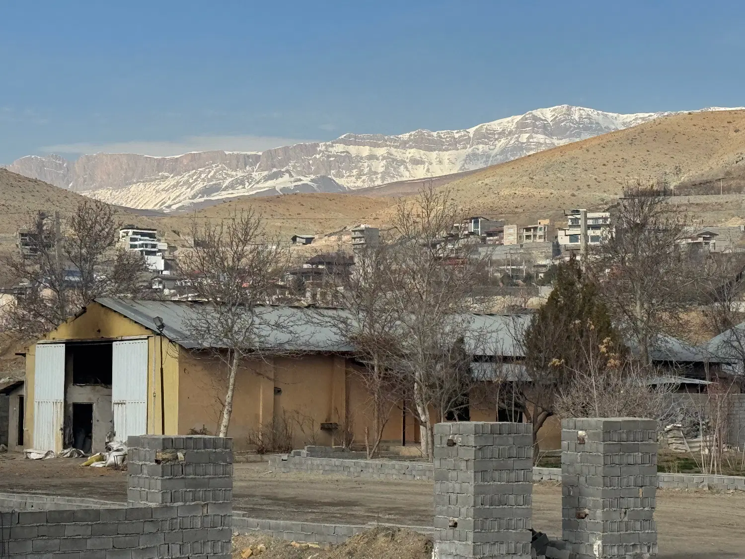فروش سوله ۳۰۰ متری با ۸۰۰ متر زمین دفتر اداری فرن