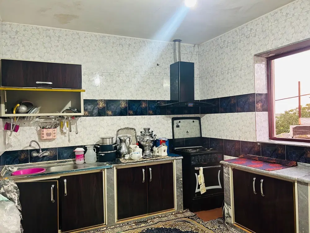 ۲۰۰ متر زمین ۱۰۰ متر بنای ساختمان با لوکیشن عالی