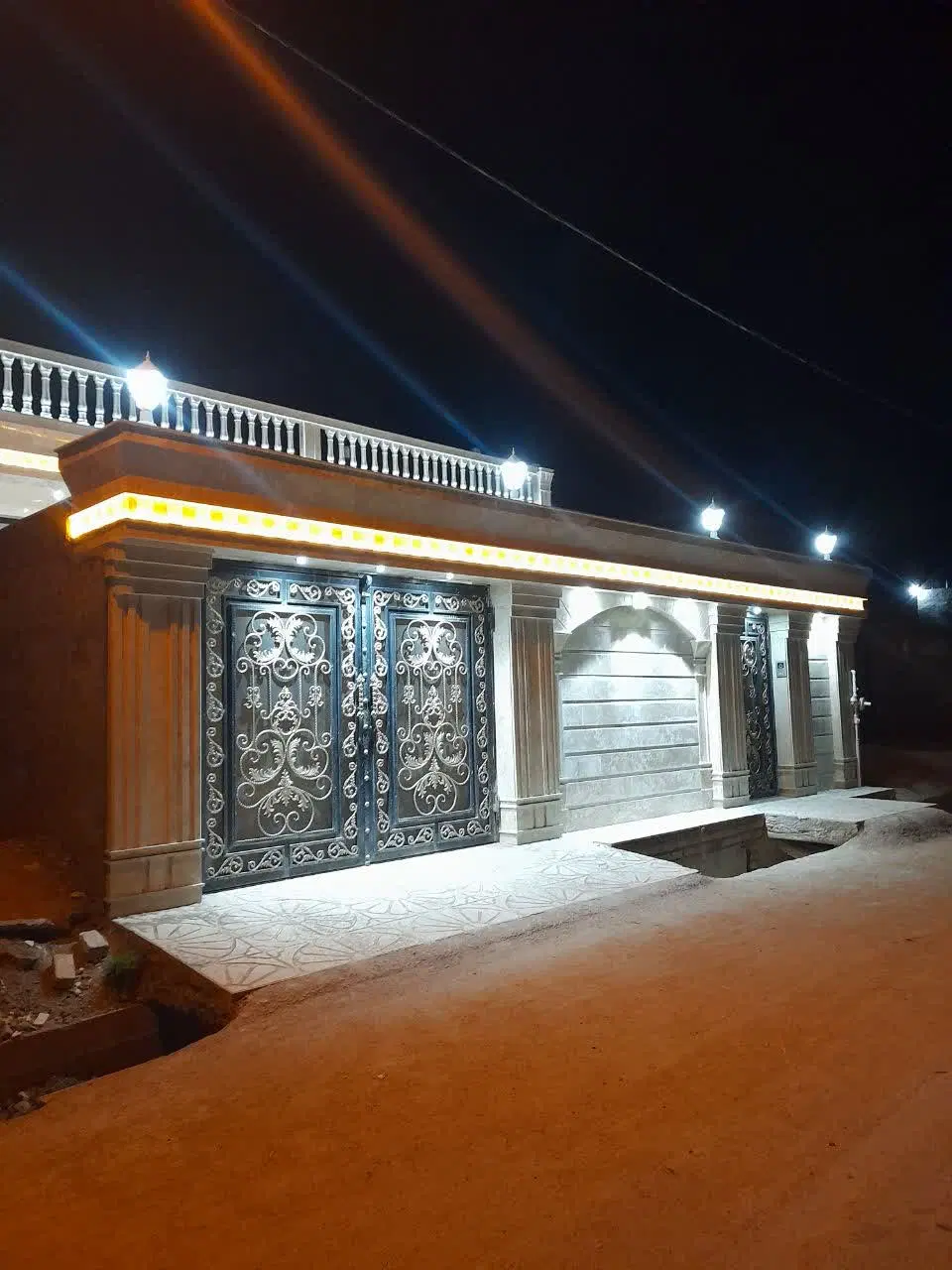 خانه ویلایی۳۲۰ متری شیک