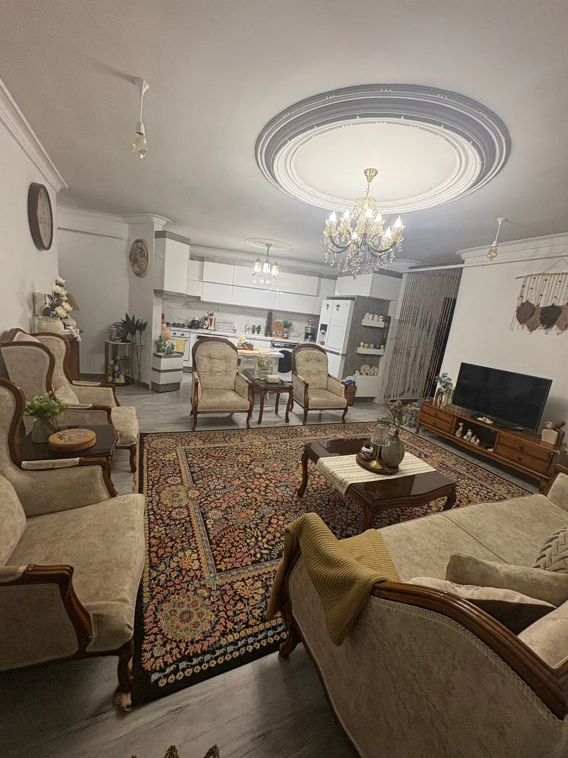 آپارتمان ۸۵ متری (گرمایش پکیج دارای آسانسور)