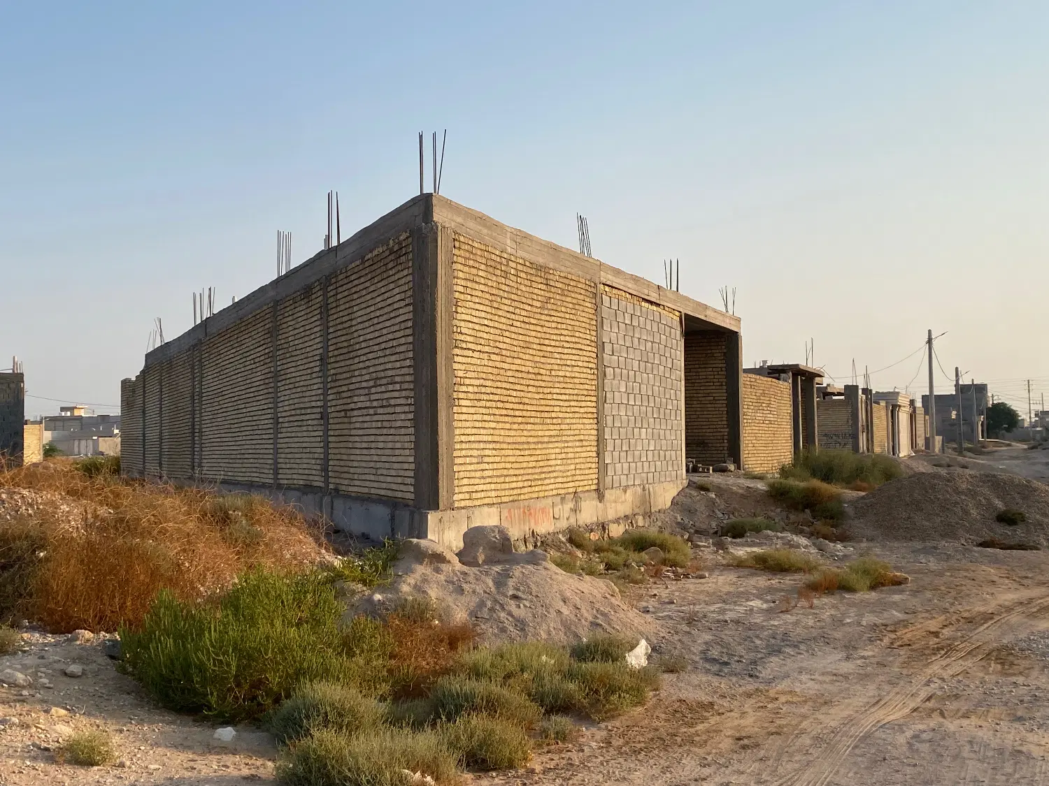 خانه ی نیمه کاره محله امید