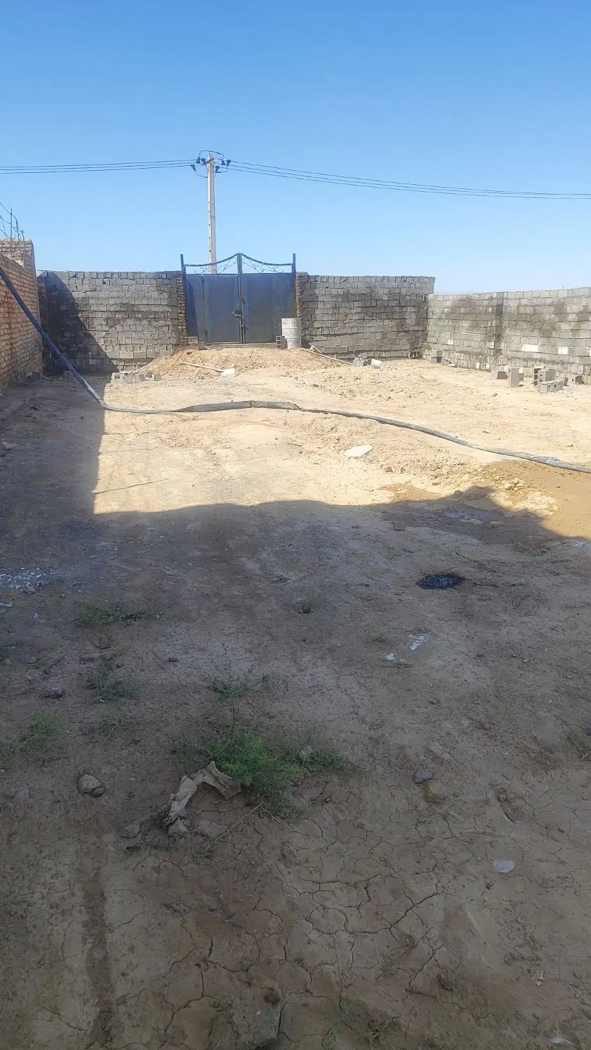 زمین دور دیوار فروشی