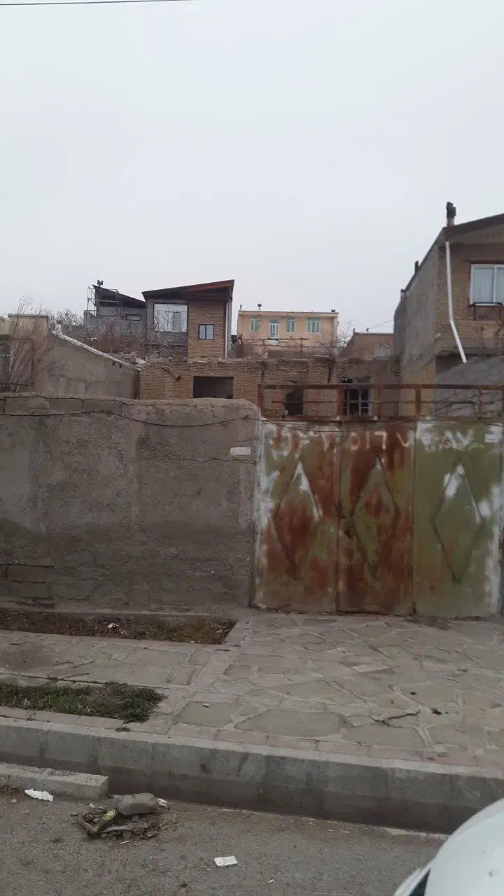 زمین و حیاط روستایی
