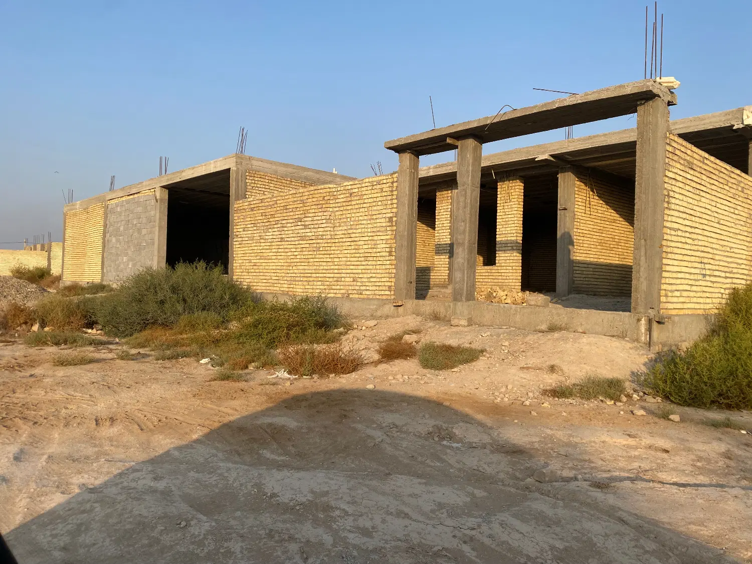 خانه ی نیمه ساز محله امید