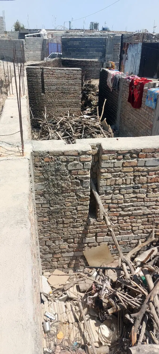 نیمه کاره ۶۰ متری شناژی زیر سقف