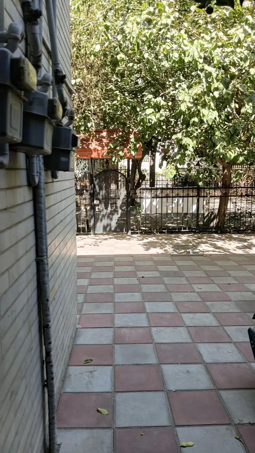 ۱۰۲ متر تاپ لوکیشن