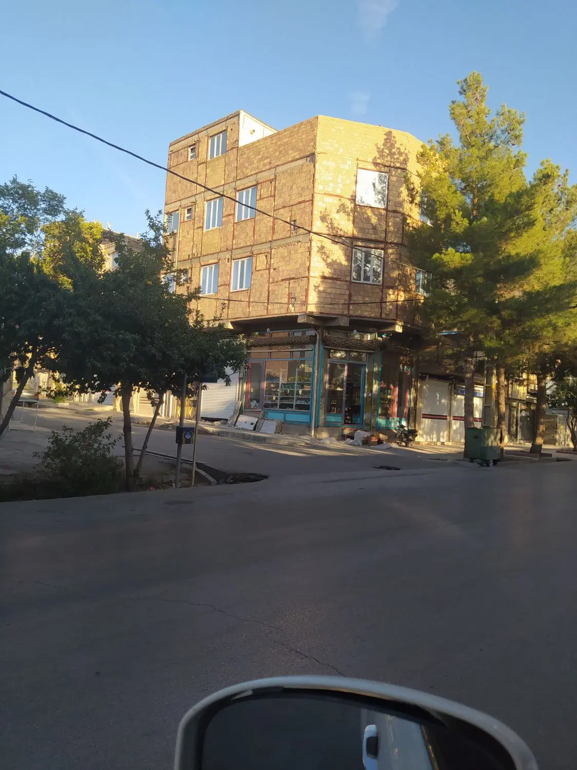 آپارتمان بر خیابان شهرک ولیعصر