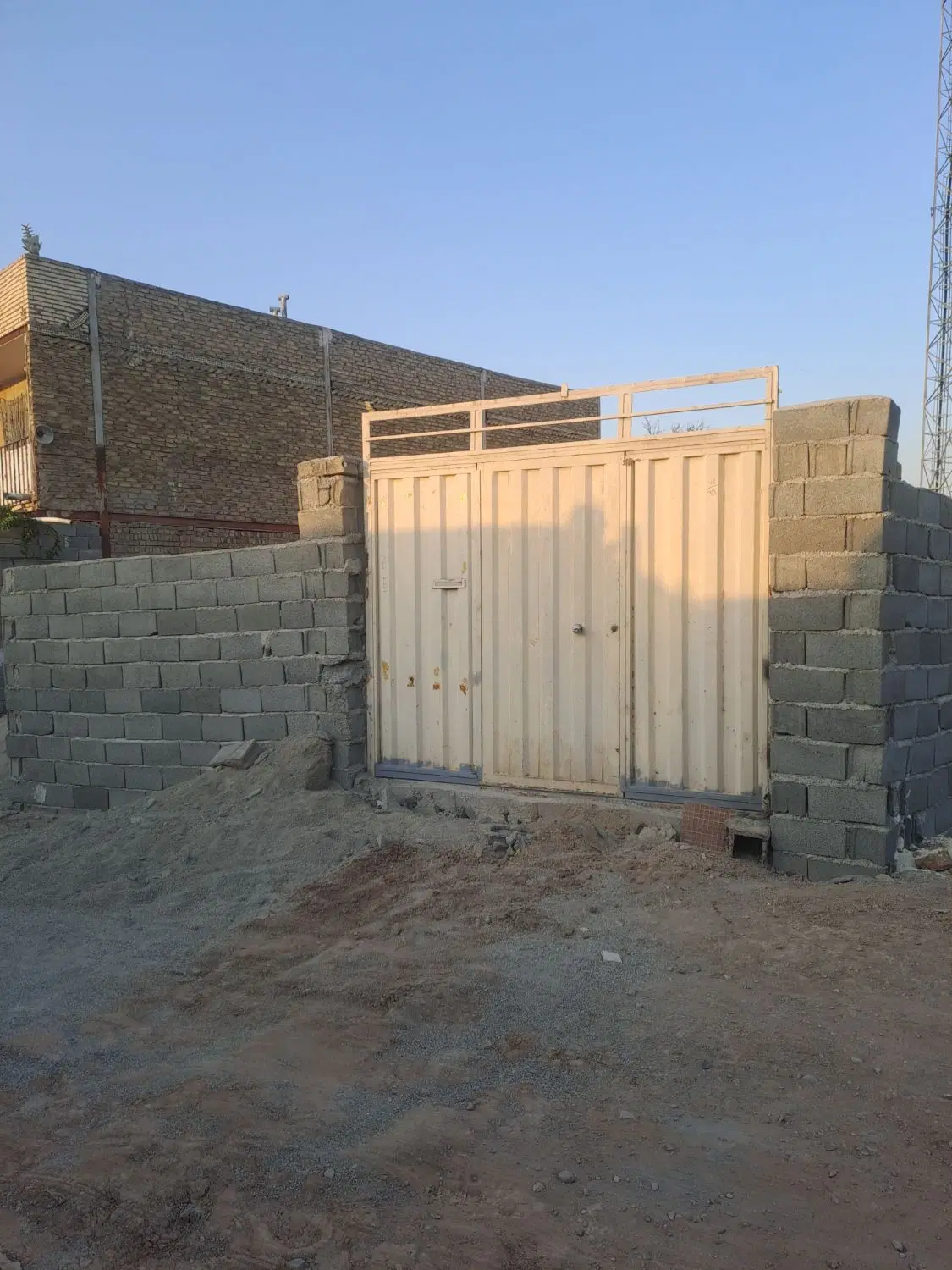 زمین ۱۷۶ متری