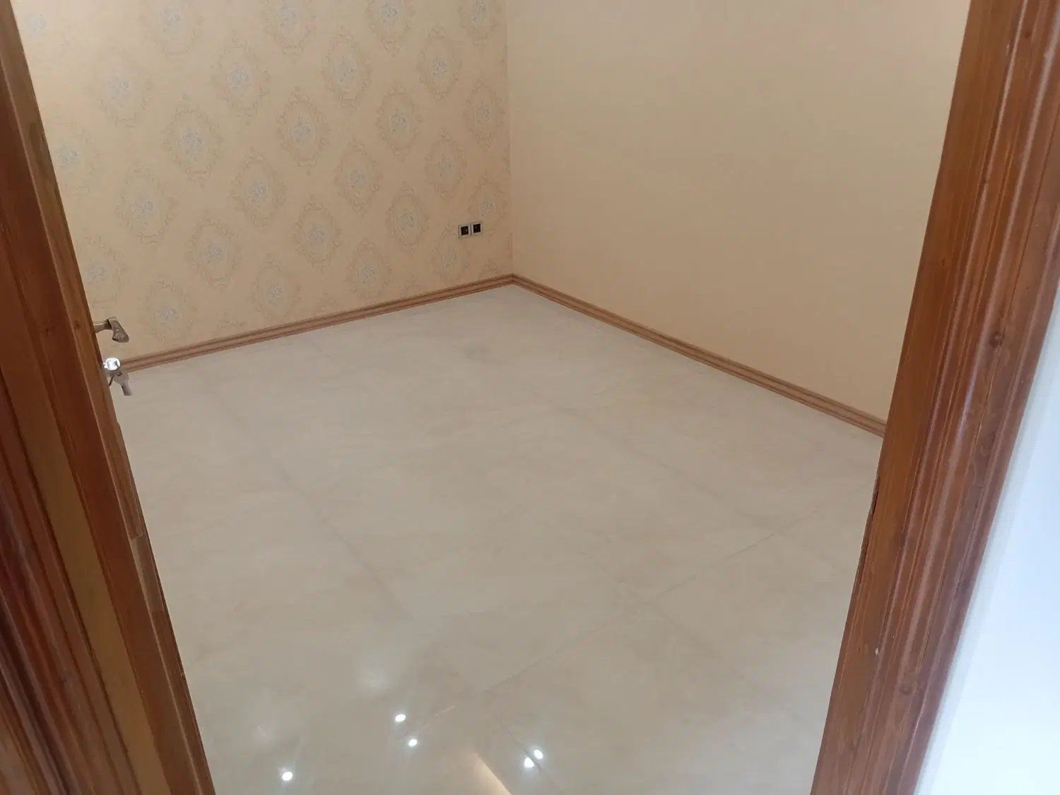 اجاره آپارتمان ۶۰ متر و ۴۰ متر حیاط اختصاصی دارد