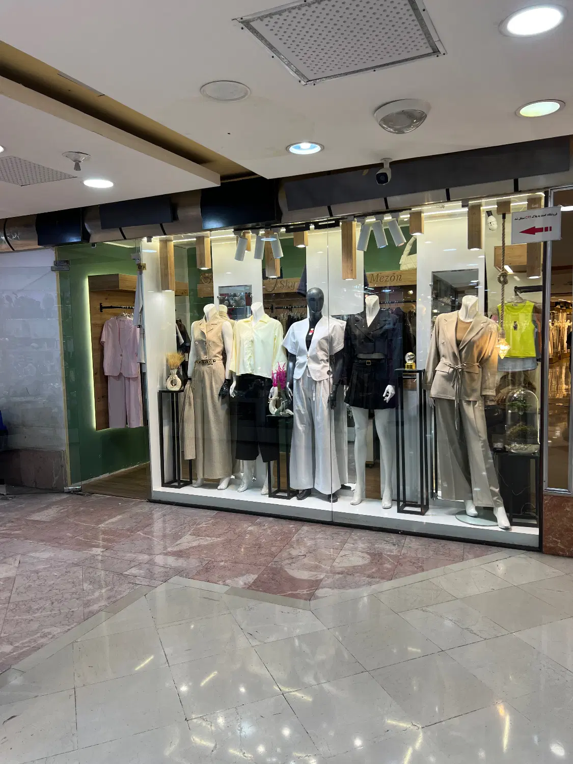 پاساژ گل نرگس واگذار مغازه با دکور