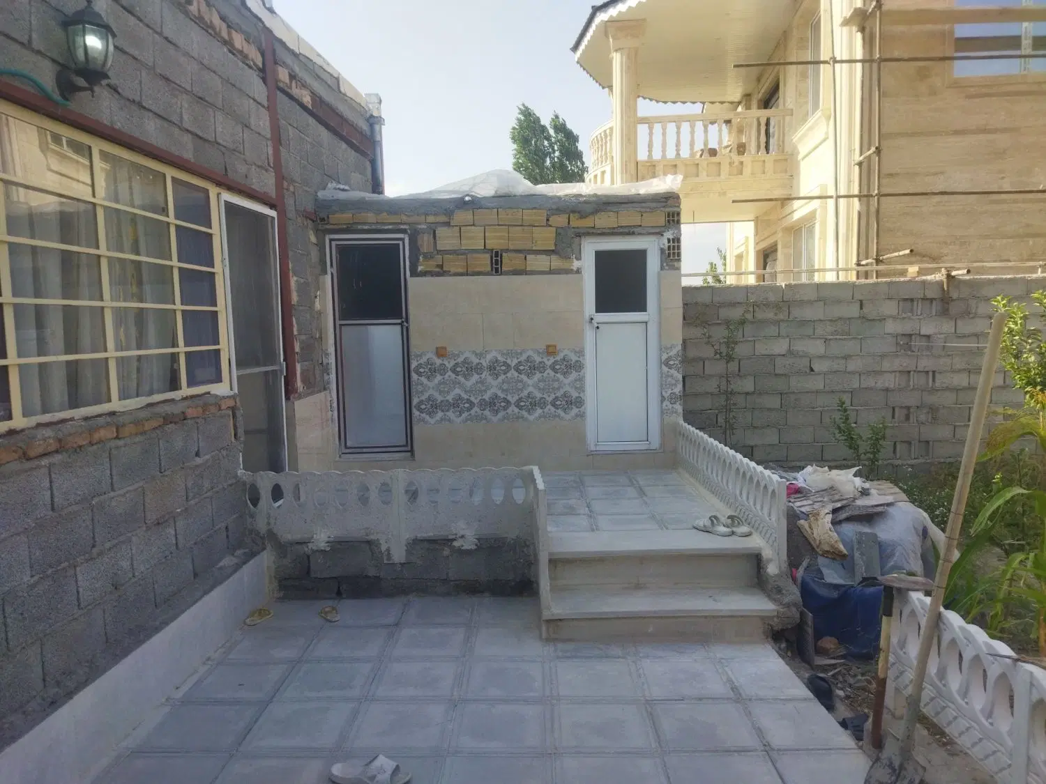 خونه به متراژ ۱۸۵متر ۸۵متر ساخت و۱۰۰ متر باخچه
