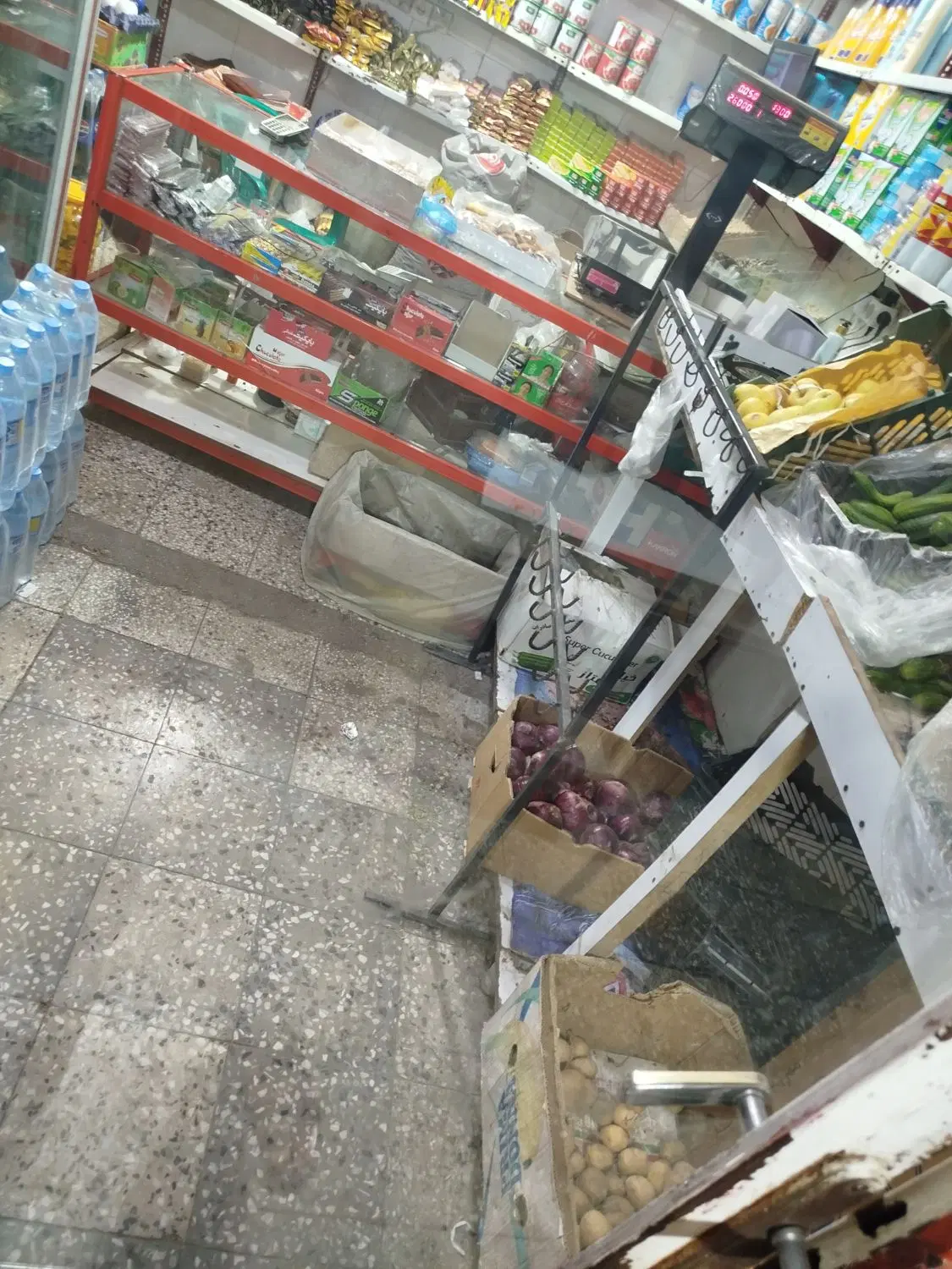 فروش مغازه با وسایل کامل