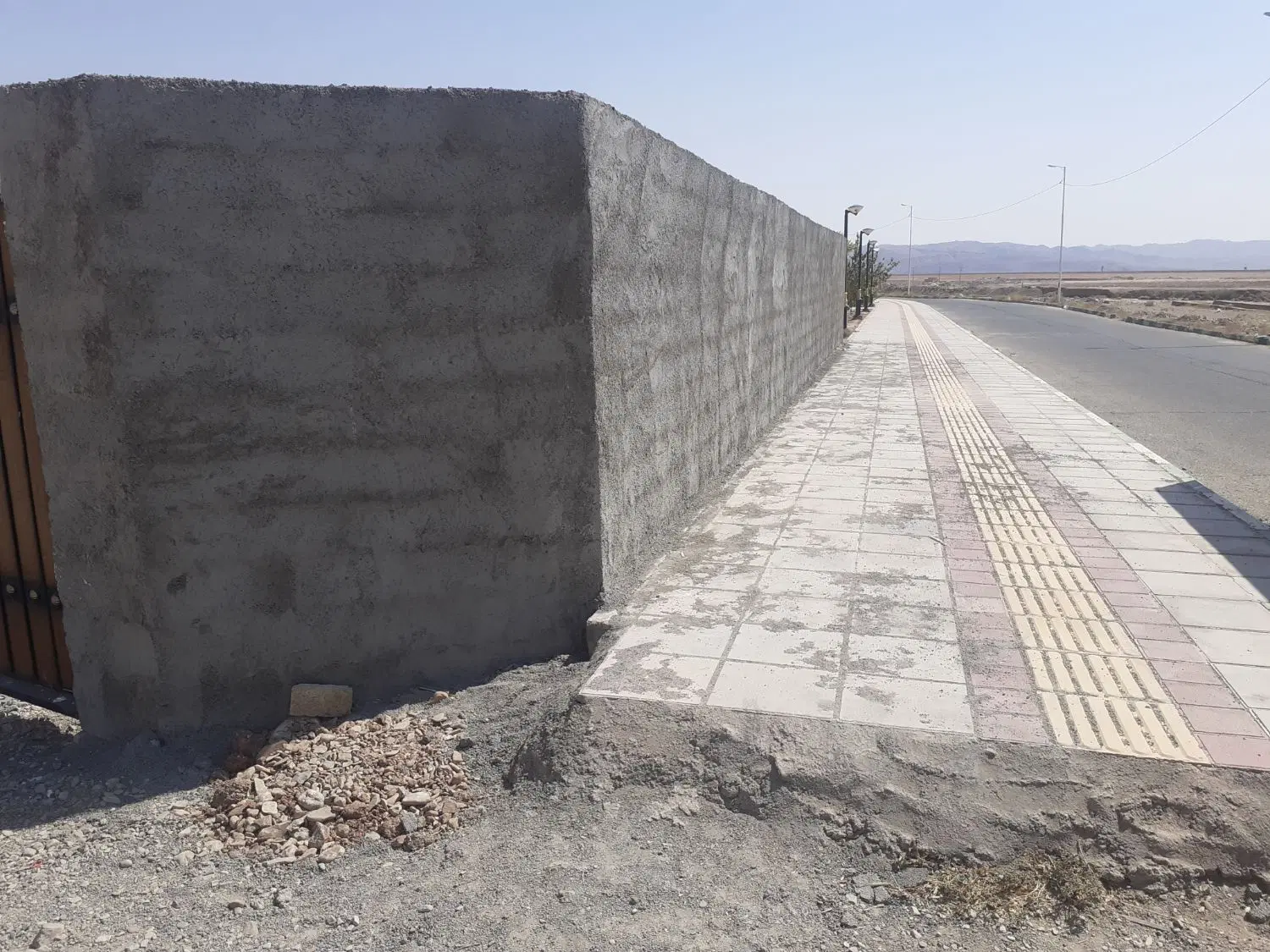 زمین به مساحت ۲۲۱ متر چهار دیواری درایوانکی