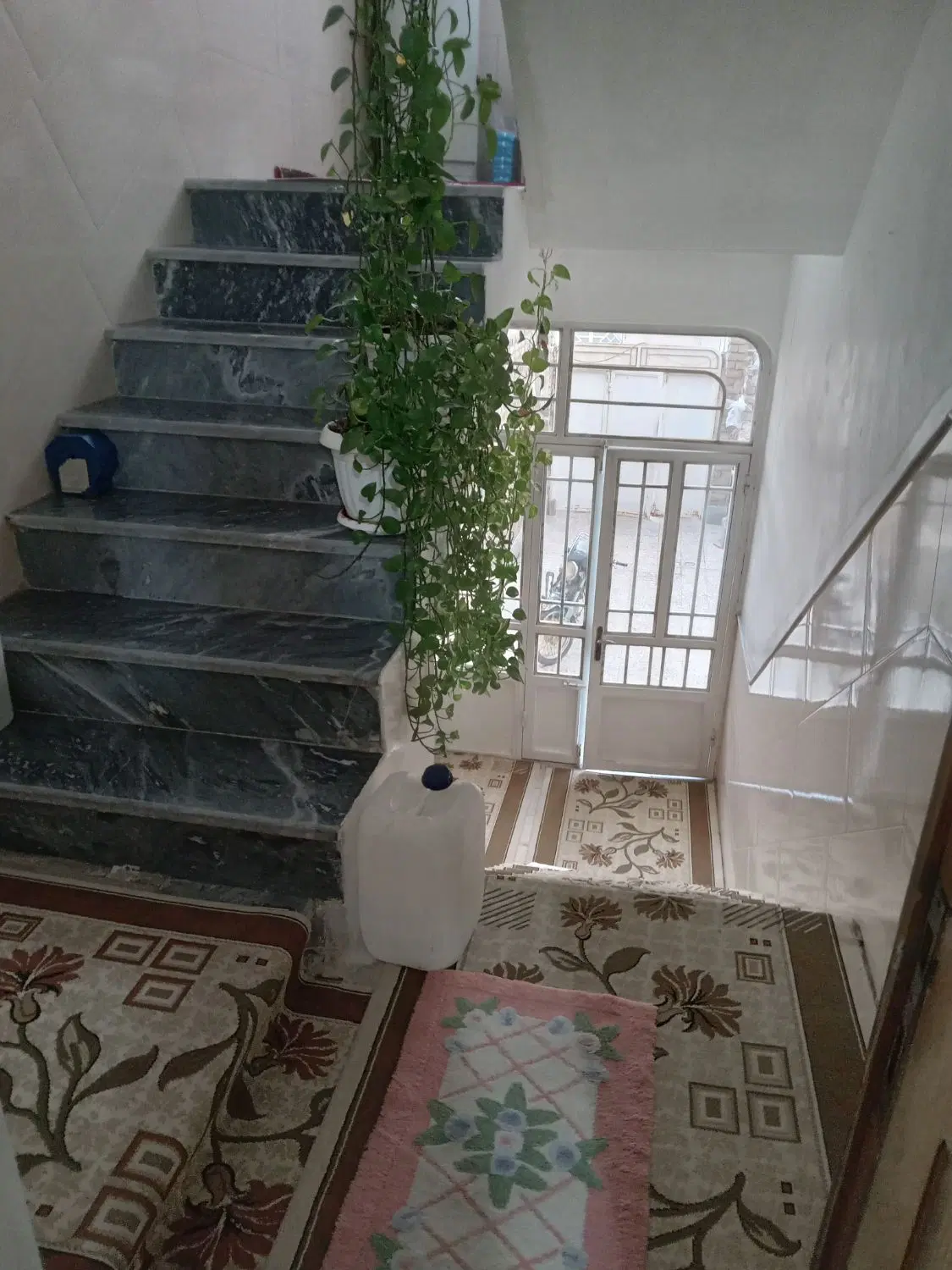 ساختمان ۱۴۴متری شش دنگ