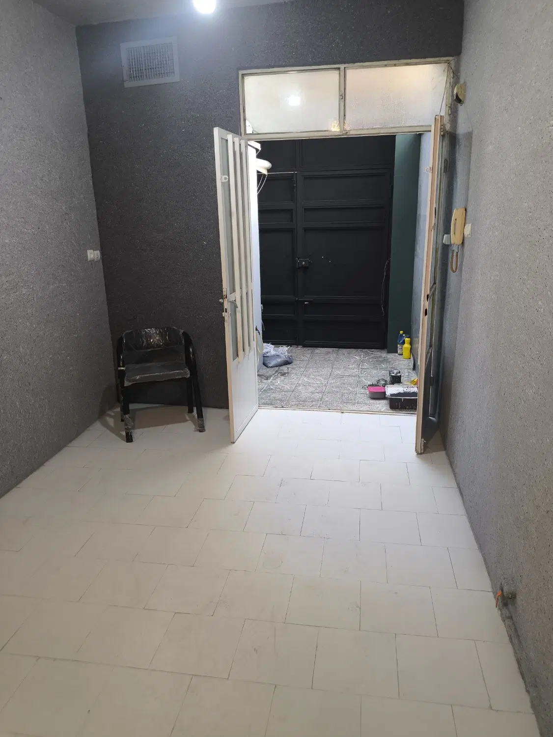 حیاط دربستی روبروی مترو علی آباد