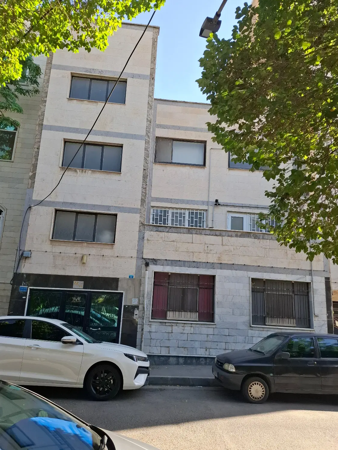فروش ساختمان ۳ طبقه گلشهر غربی