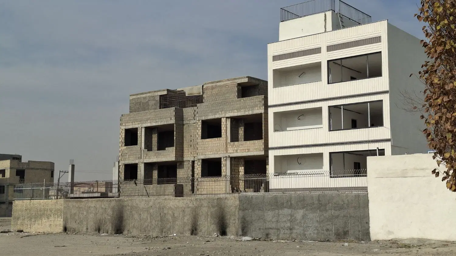 زمین ۱۳۳ متری با سند و پروانه ساخت ۴ سقف