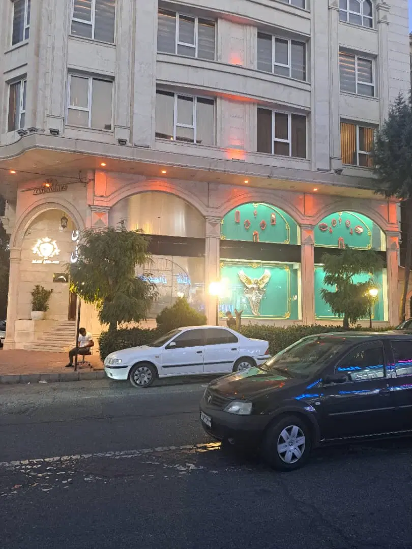 اجاره ۲۹۰متر مغازه بر اصلی شهرک غرب