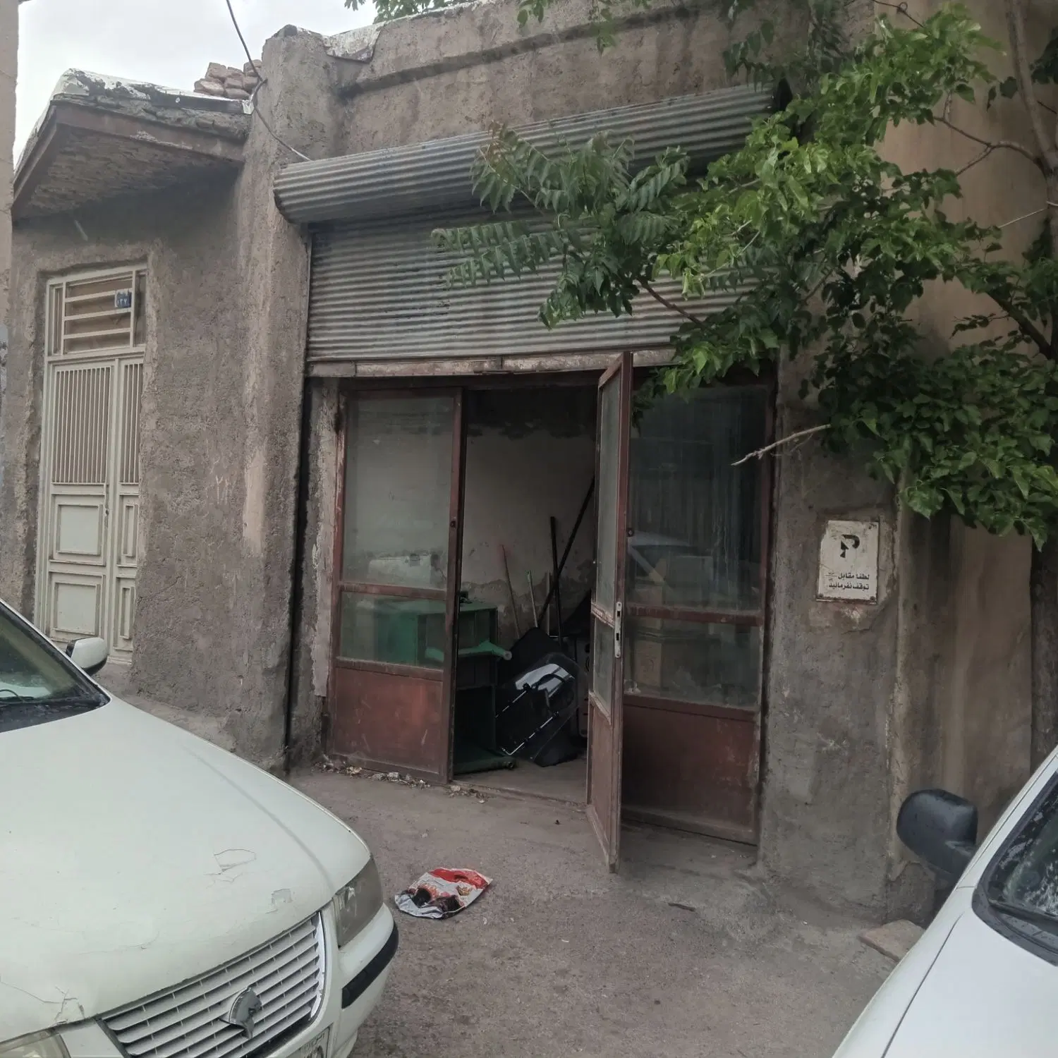 پارکینگ یا انباری در نزدیک ترمینال