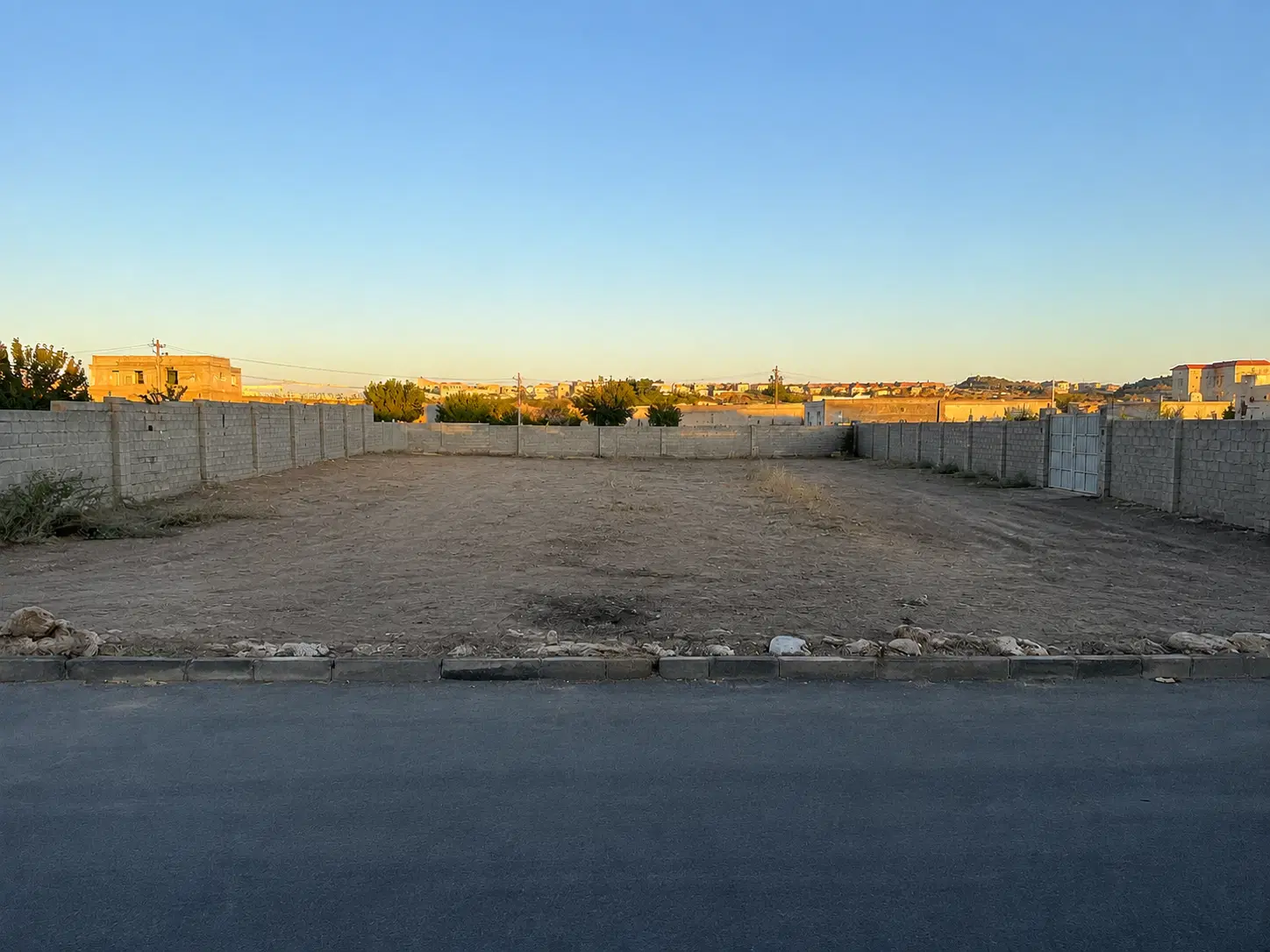 ۲۰۰ متر زمین مسکونی