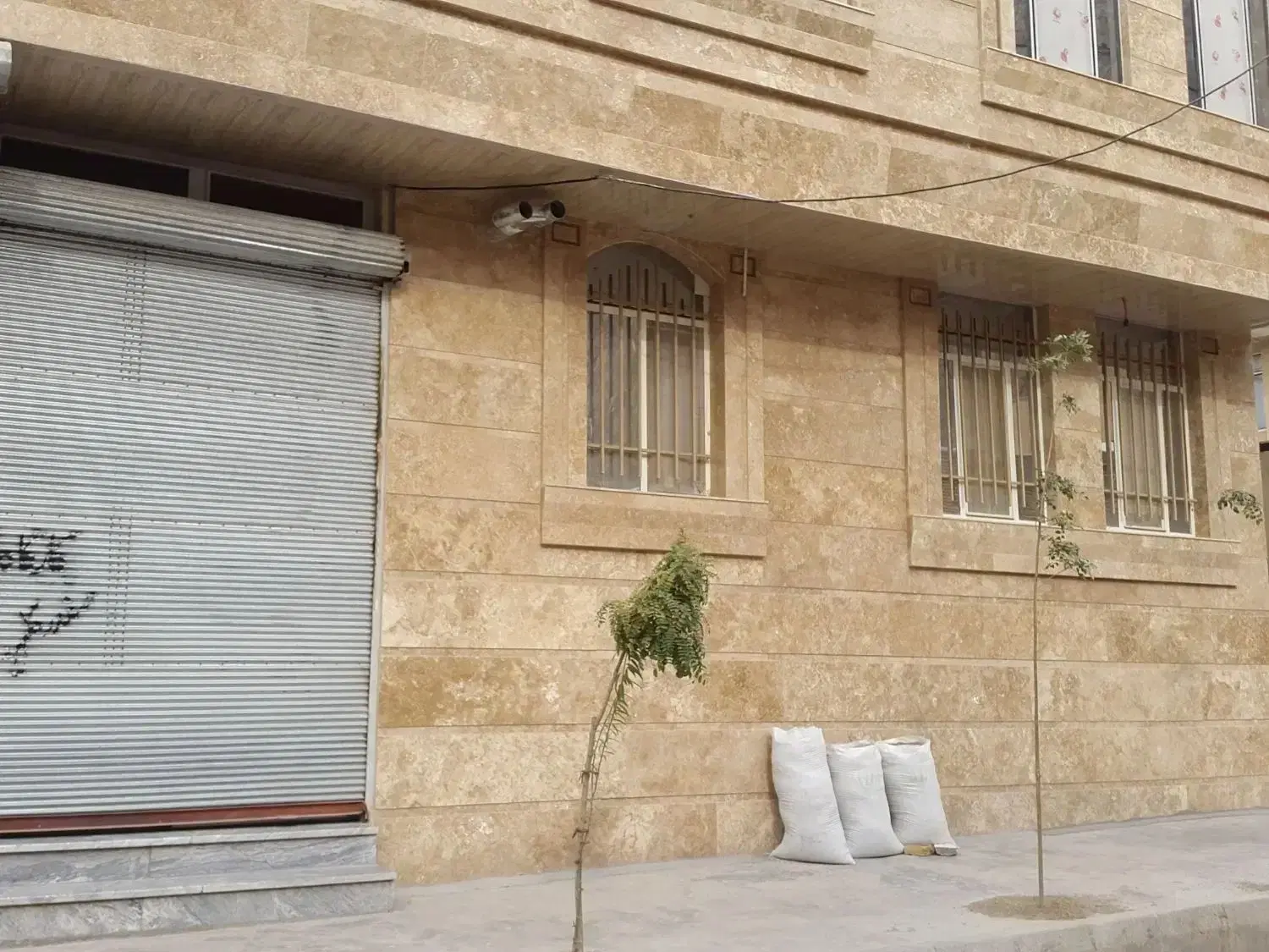 خانه ویلایی ۲ طبقه با مغازه تجاری در ظفر