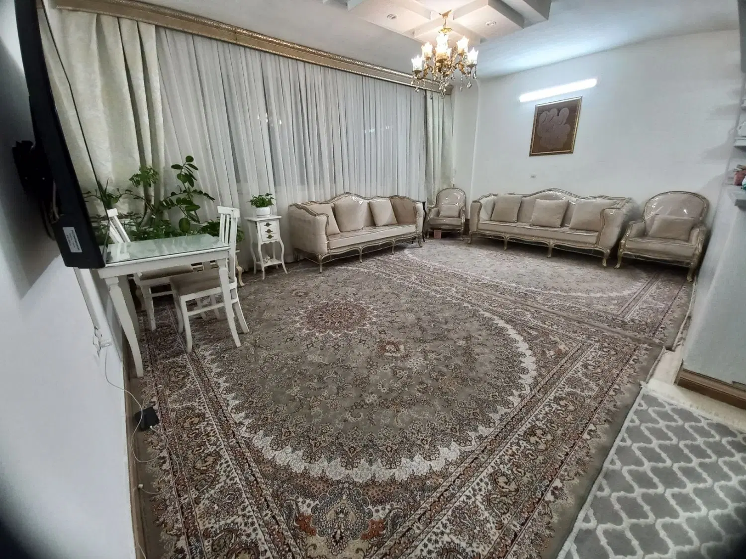 اپارتمان رو به روی بازار فردوسی