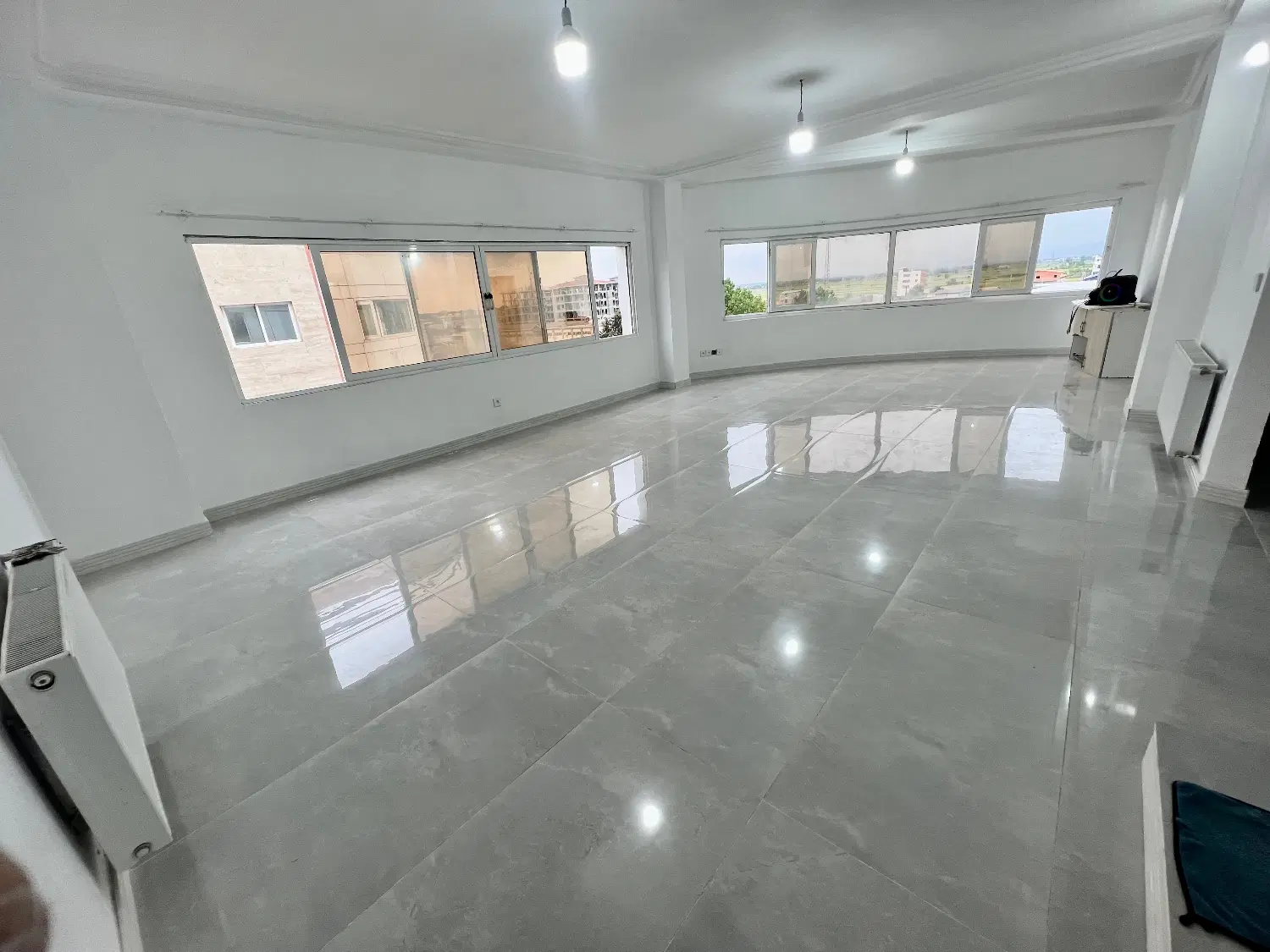 این آپارتمان دارای همه امکانات
