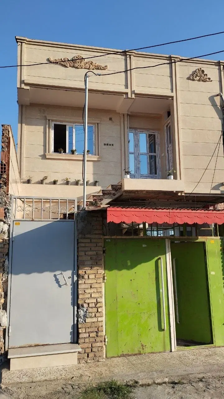 دو واحد مسکونی نزدیک جاده بین الملی