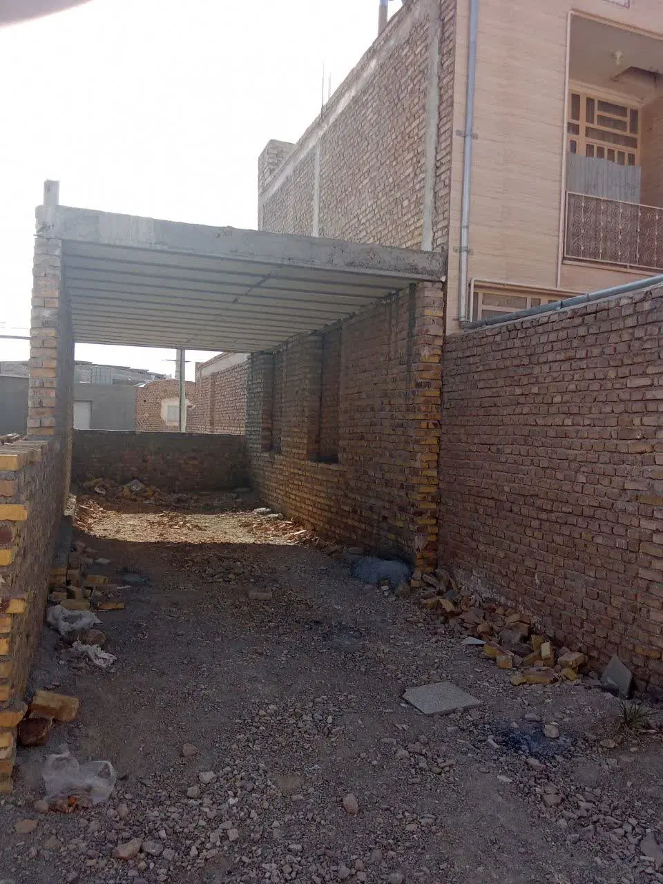 اتاق نیمه ساز توت