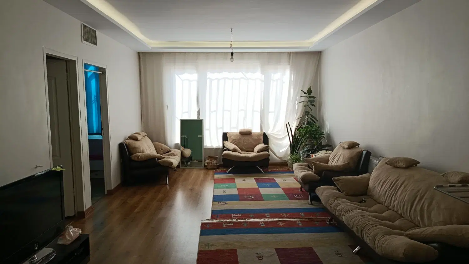 فروش یک واحد آپارتمان از یک ساختمان دو واحدی