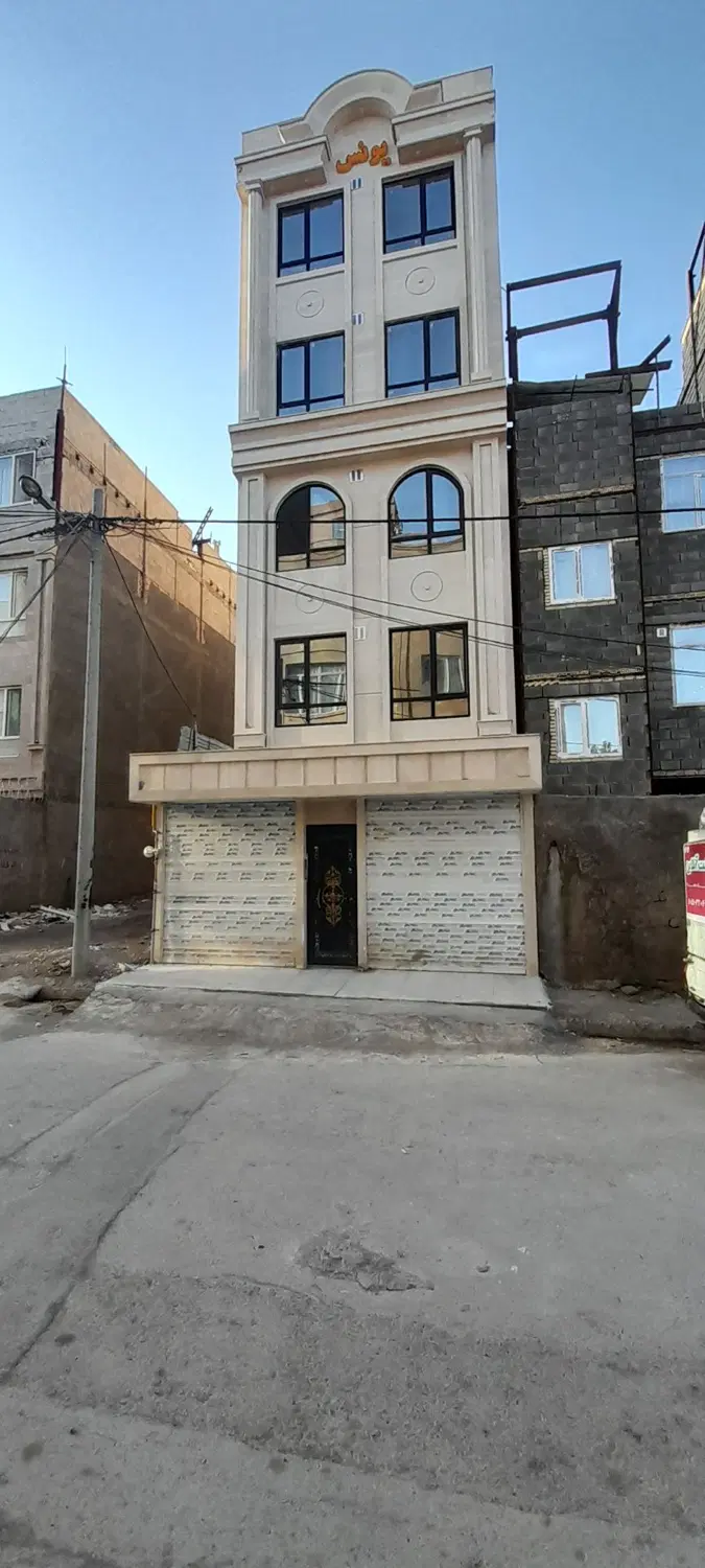 مغازه ۲۵متری حاشیه کشاورز۷