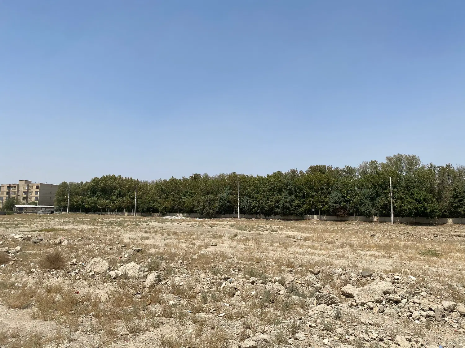 زمین ۴۲۰ متر در جنوب شهرک دهکده