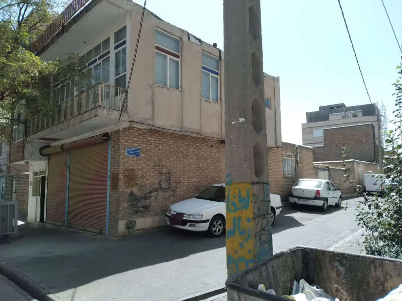 خانه ویلایی با ۲ دهنه مغازه قابل سکونت و ساخت
