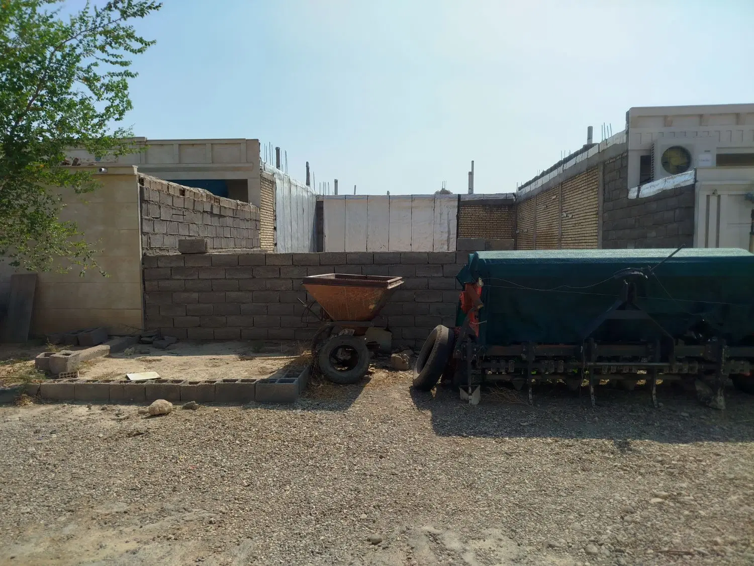 زمین فروشی