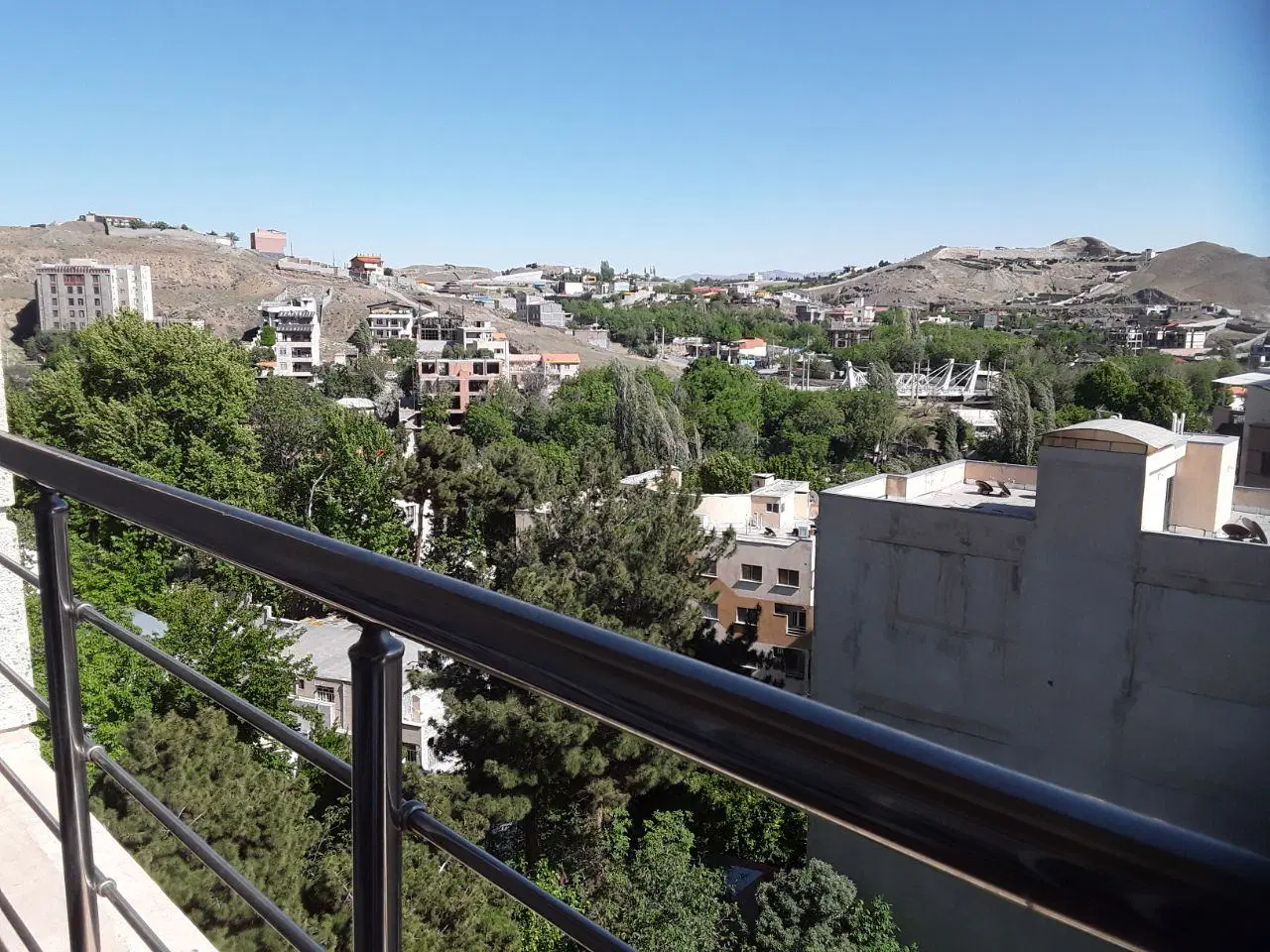 ۱۳۰ متر ویو دار ،غرق در نور، باهنر