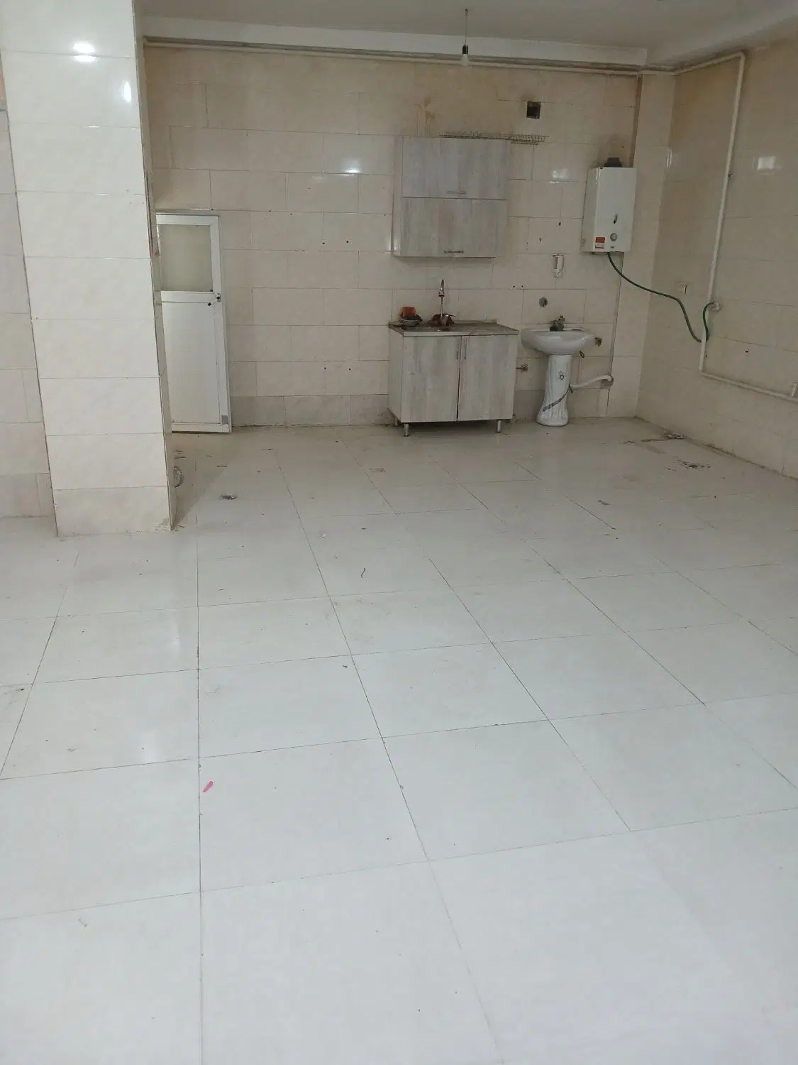 زیرزمین به متراژ صدمتر واسیه آریشگاه وخیاطی