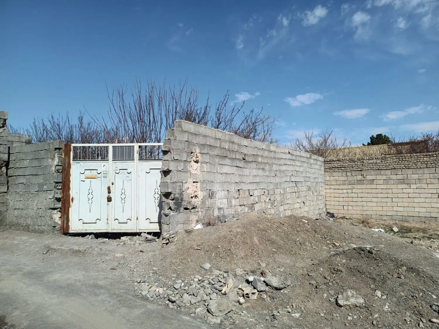 زمین  به مساحت ۱۰۰ متری