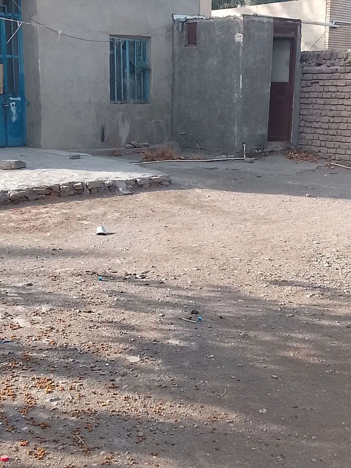 زمین و خانه