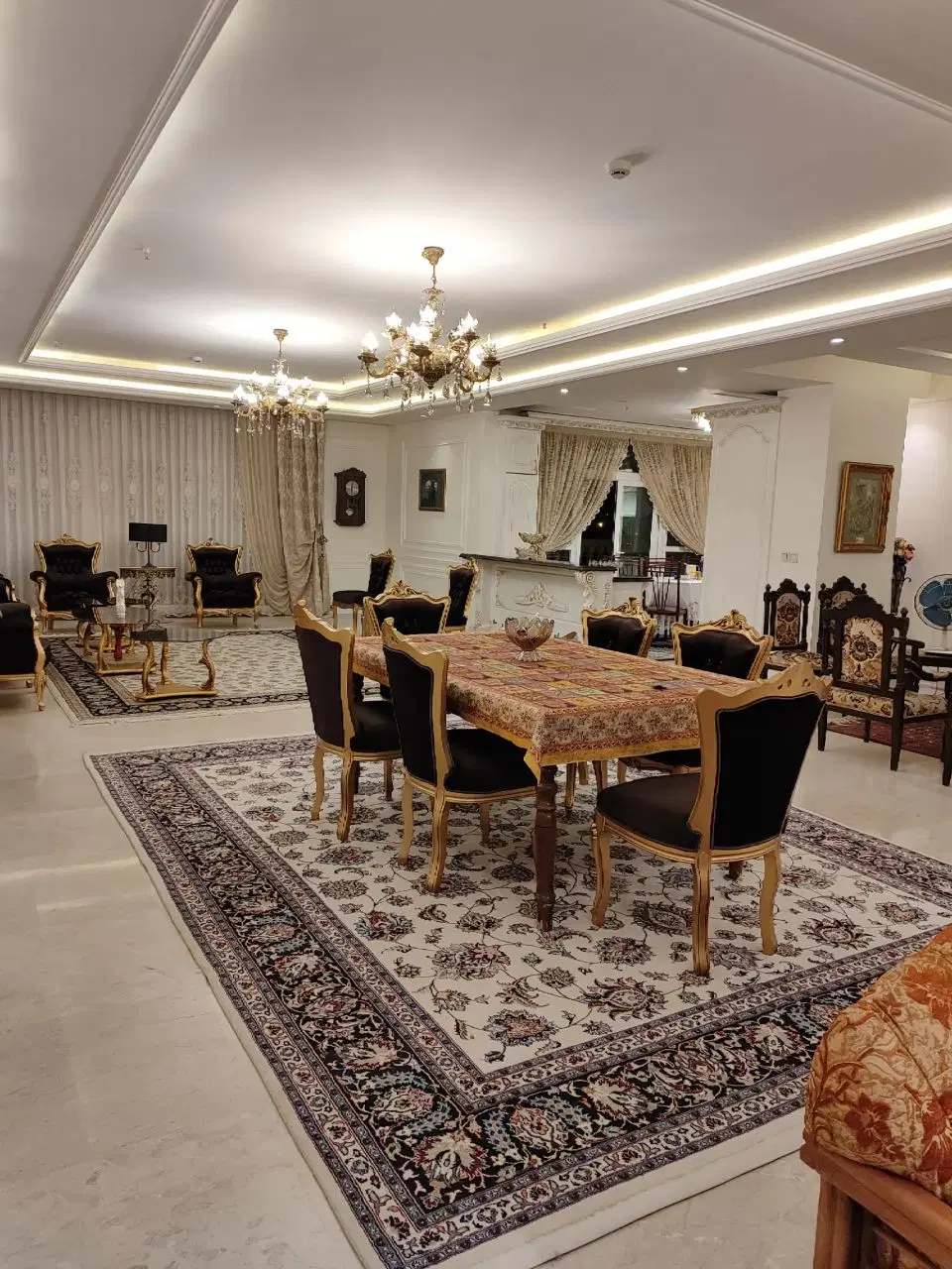 ۲۴۰ متر لوکس_ تاپ لوکیشن _ بدون مشرف ابدی _ دوکله