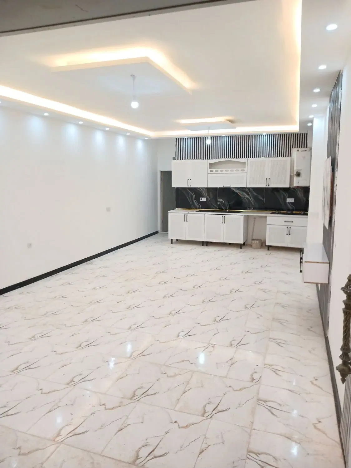 ۱۰۵متر همکف ماشین رو