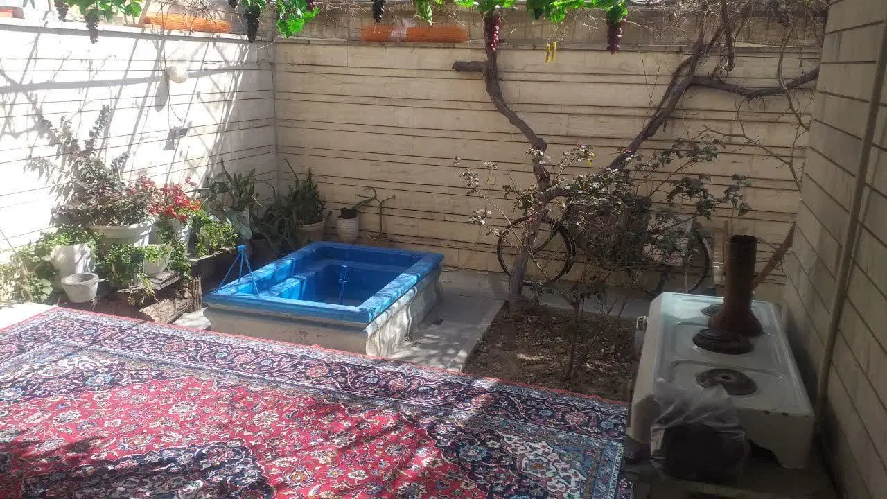 منزل ویلایی سه نبش (دوطبقه)