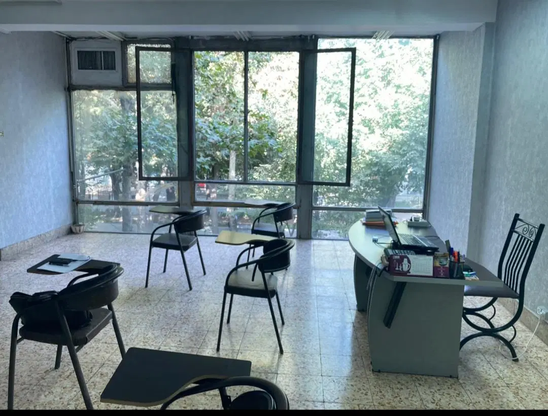 دفتر کار 70 متری بر خ چهارباغ عباسی