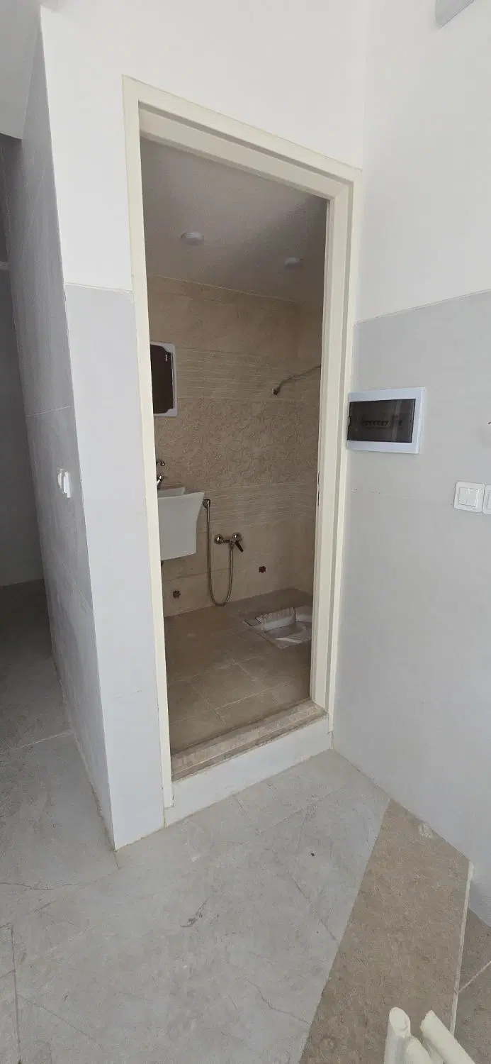 اجاره طبقه بالامغازه (دفترکار اداری)