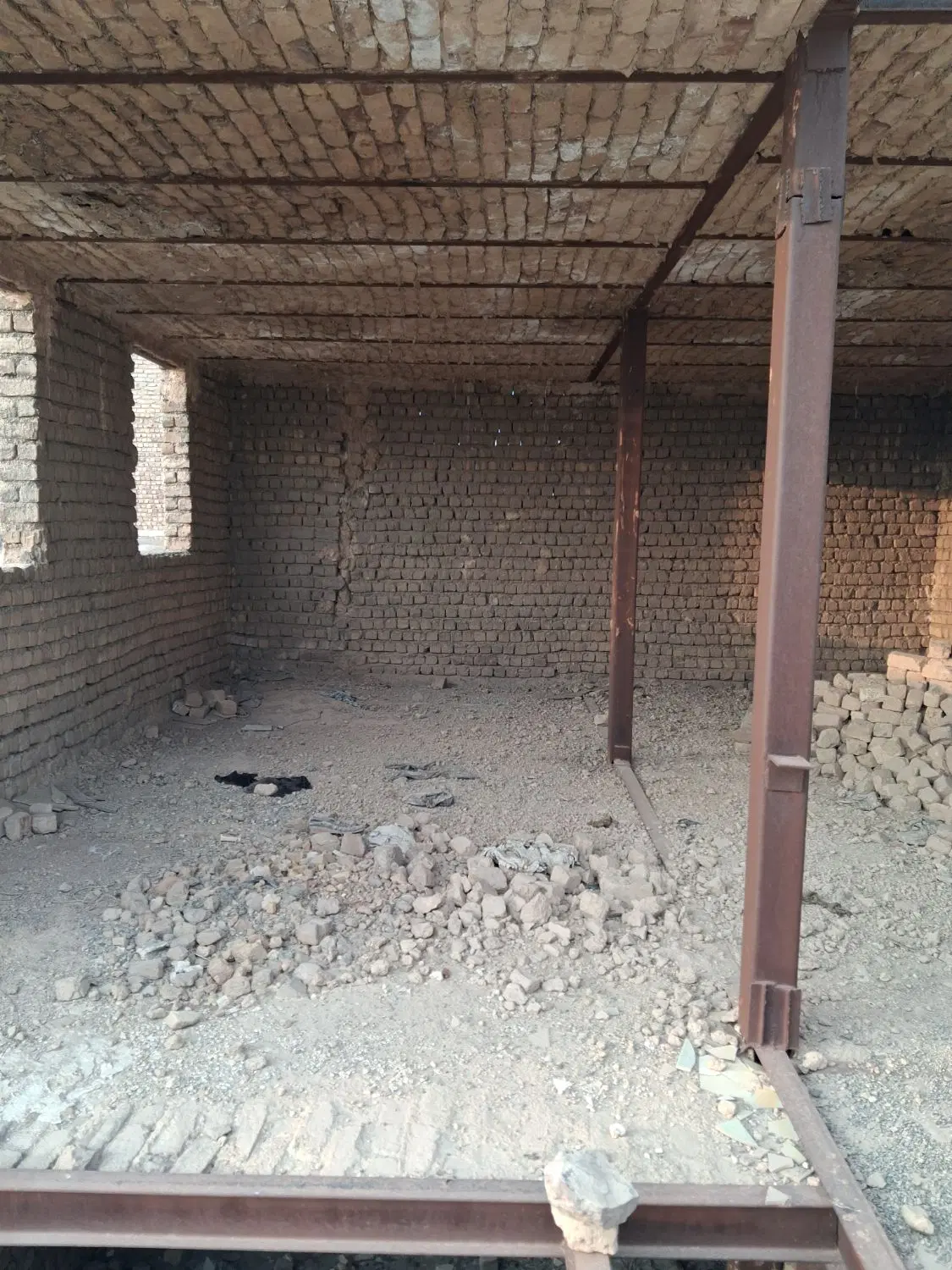 دوطبقه روستای باغشیخ نیمه کاره بهر خ اصلی