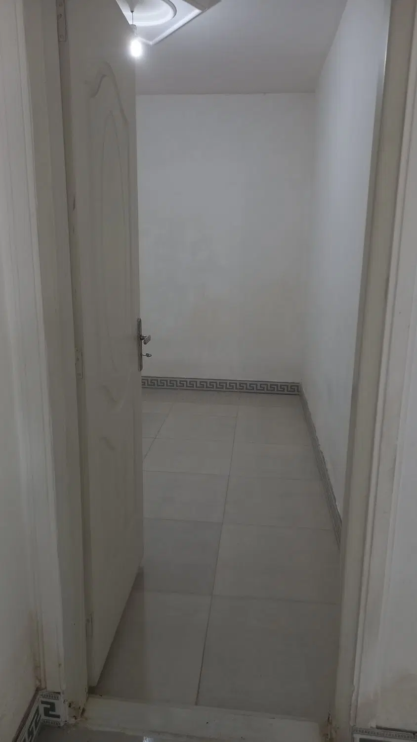 یک باب منزل  دربست   حیاط دار .
