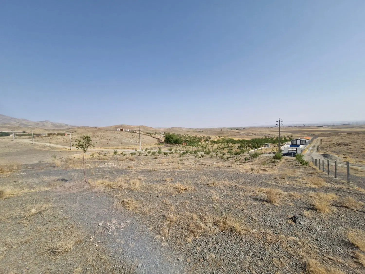 باغ حدود ۴۷۰۰ متری با ۱۰۰ درخت بادام و گردو،آبیک