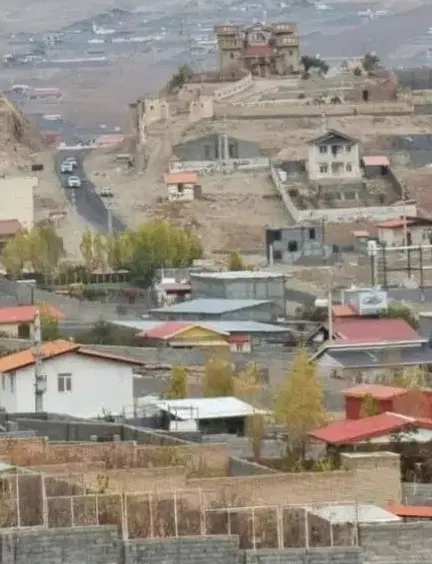 ۳۰۰ متر دو نبش با جواز ساخت ۳ طبقه
