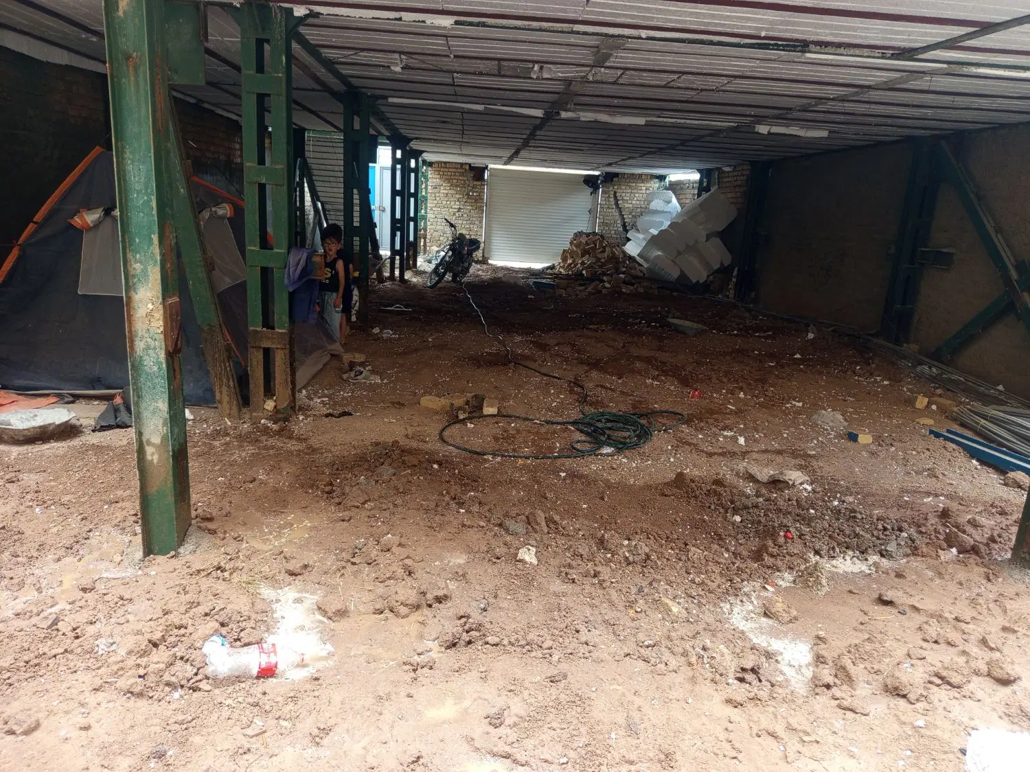 200متر پارکینگ اجاره دربس