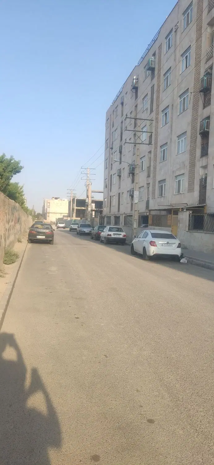 ۴۰۰متر داخل فاز بافت شهری اطراف زمین ساخته شده