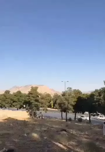 زمین لب اتوبان زرقان بطرف شیراز
